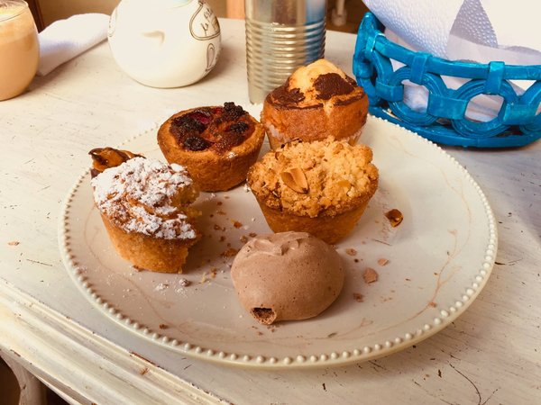 What's the Best Technique for a Moist Lemon Drizzle Cake with Thyme Infusion?